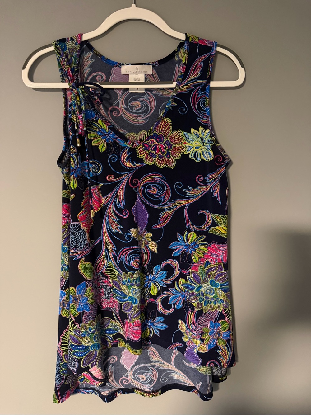 🌸Papillon Blance Sleeveless Floral Shell - Navy Multi. Shoulder tie option. Sz L